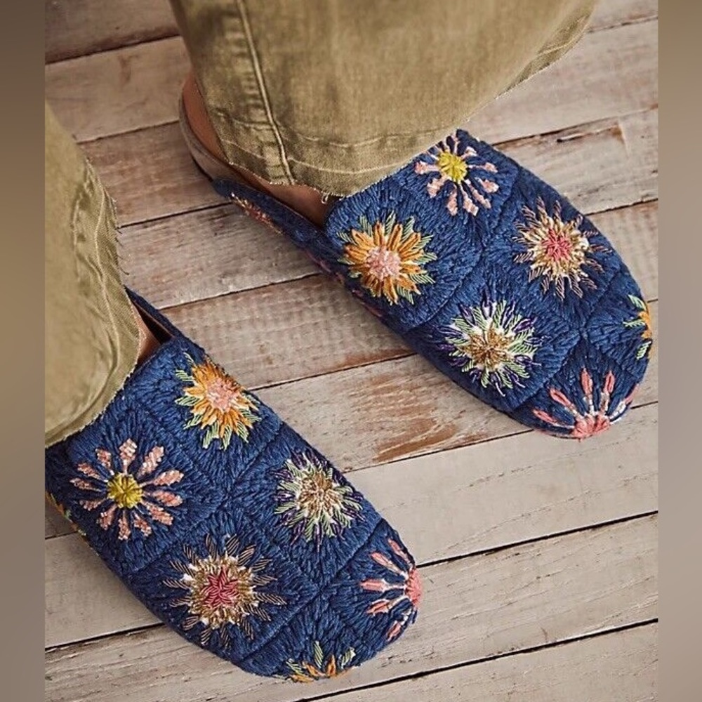 Free People NIB Damon Crochet Beaded Mule in Indigo Blue Size 6 US